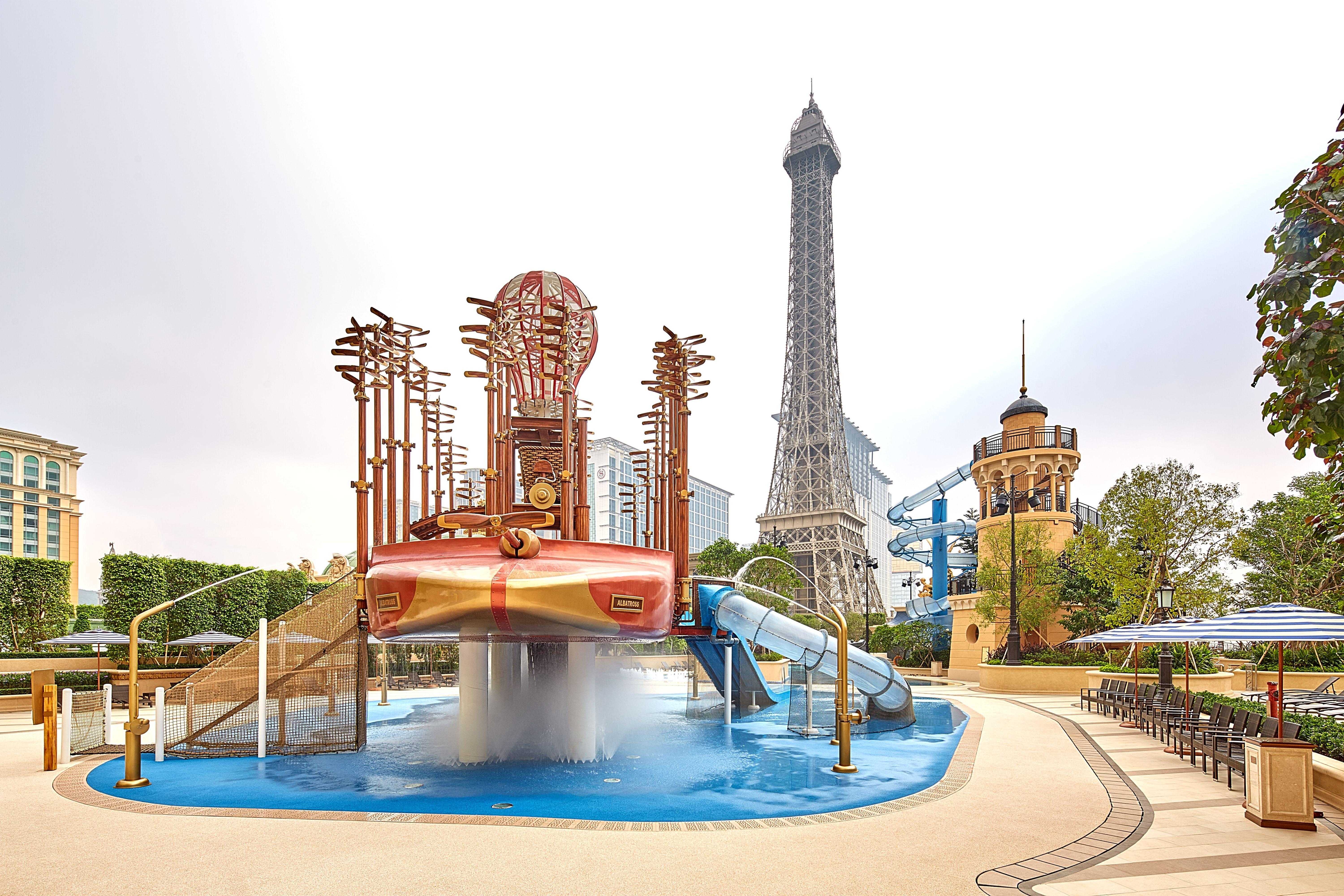Hotel The Parisian Macao Exterior foto The park's water playground